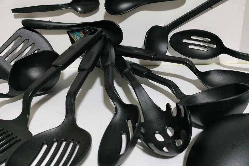 are black plastic cooking utensils toxic     